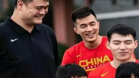 “伯恩茅斯瞄准凯帕高价引进，切尔西放行球员转会有望成真”